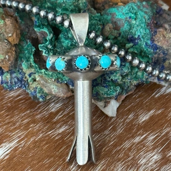 Turquoise squash blossom southwestern sterling silver pendant - Picture 3 of 5